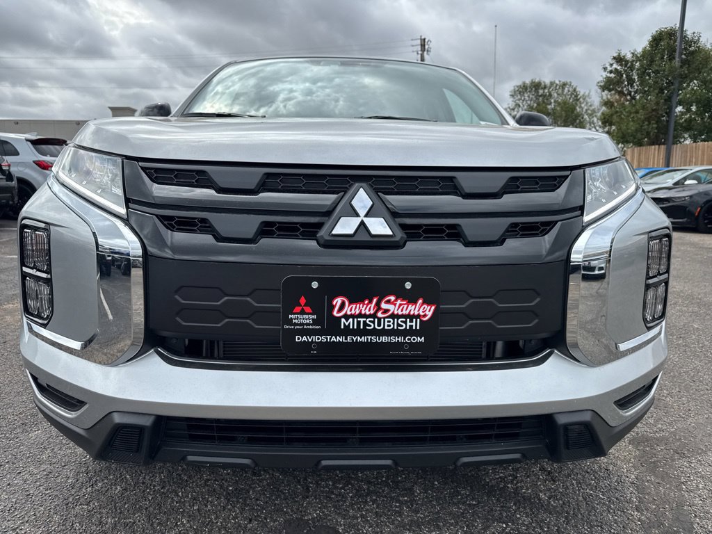 Used 2026 Mitsubishi Outlander Sport LE AWD/4WD image 2