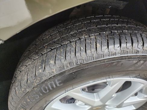 Used 2023 Chevrolet Equinox LT image 38