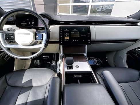 Used 2024 Land Rover Range Rover SE image 14