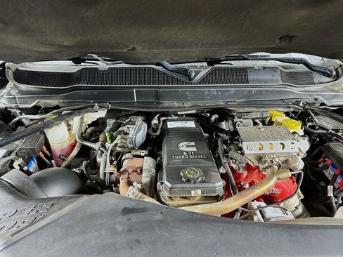 Used 2019 RAM 3500 Laramie image 31