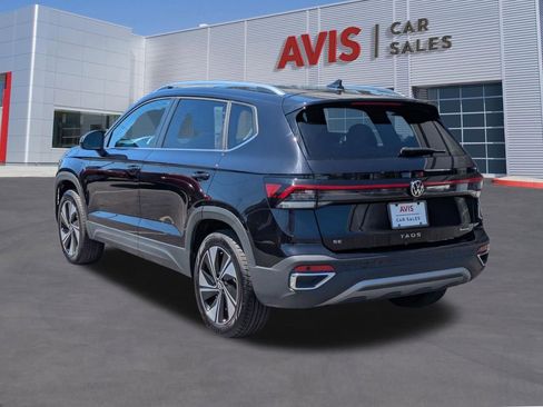 Used 2025 Volkswagen Taos SE AWD/4WD image 9