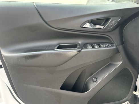 Used 2018 Chevrolet Equinox LT FWD image 14