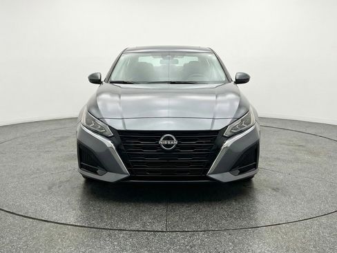 Used 2025 Nissan Altima 2.5 SV image 2