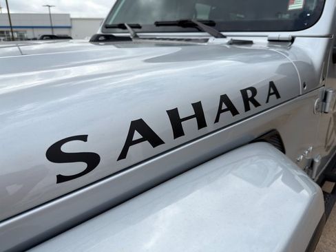 Used 2024 Jeep Wrangler Sahara image 8