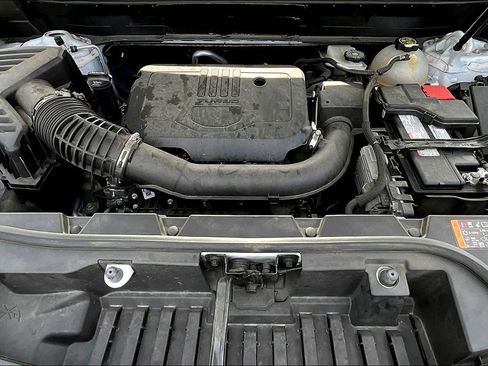 Used 2023 GMC Acadia SLE image 13