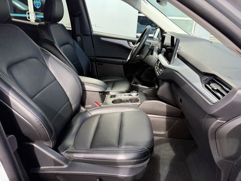 Used 2025 Ford Escape Platinum image 13