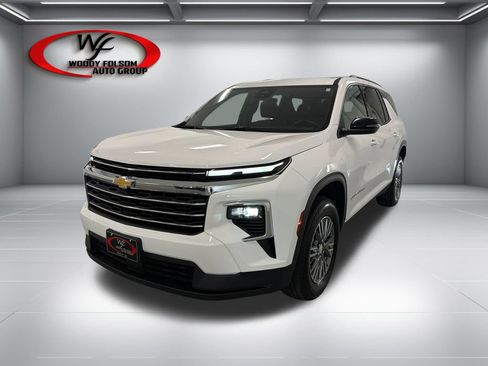 Used 2026 Chevrolet Traverse LT FWD image 3