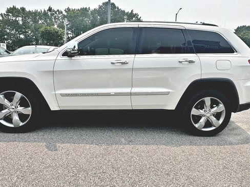 Used 2011 Jeep Grand Cherokee Overland AWD/4WD image 5