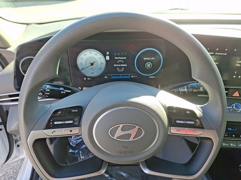 Used 2024 Hyundai Elantra SEL image 20