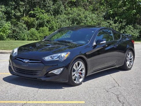 Used 2014 Hyundai Genesis 3.8 RWD image 3