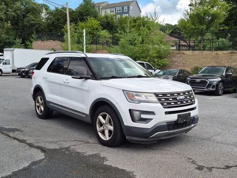 Used 2016 Ford Explorer XLT w/ Equipment Group 202A AWD/4WD image 3