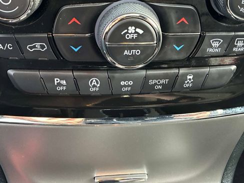 Certified 2022 Jeep Grand Cherokee Limited AWD/4WD image 30