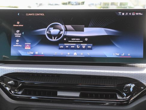 Used 2025 BMW 330i xDrive Sedan image 14