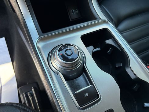 Used 2022 Ford Edge SEL w/ Convenience Package image 16