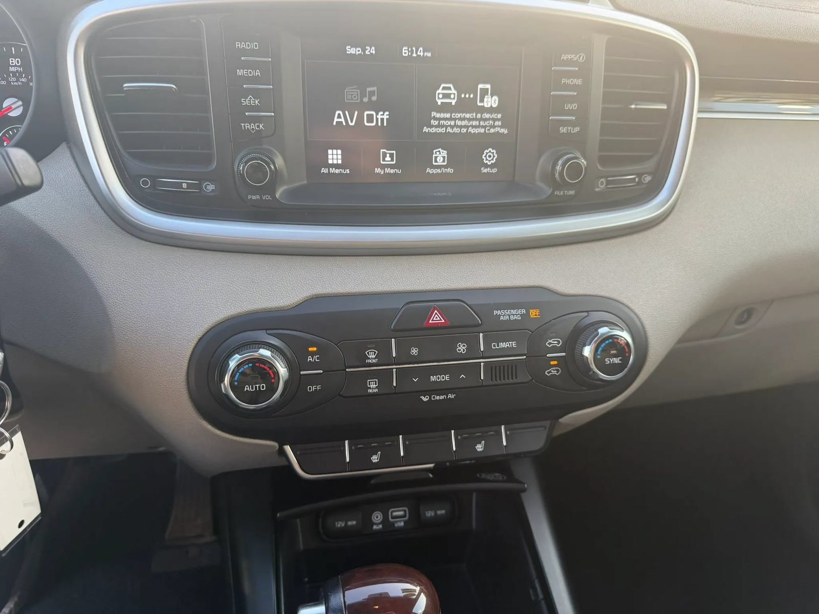 Used 2018 Kia Sorento FWD image 13