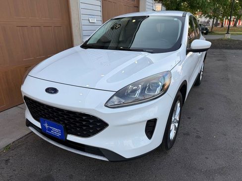 Used 2021 Ford Escape SE w/ Convenience Package FWD image 3