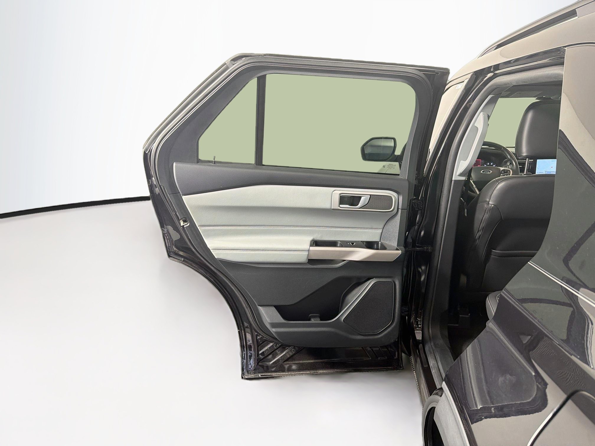 Used 2023 Ford Explorer XLT w/ Equipment Group 202A RWD image 28