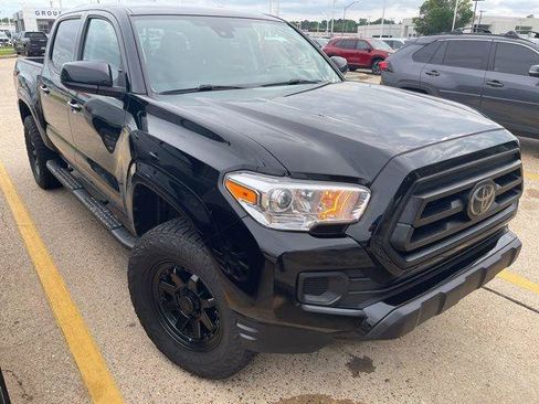 Used 2023 Toyota Tacoma SR AWD/4WD image 2