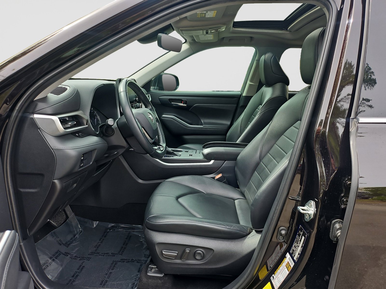 Used 2020 Toyota Highlander XLE FWD image 22