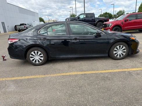 Used 2018 Toyota Camry FWD image 4