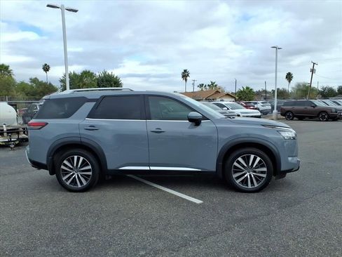 Used 2022 Nissan Pathfinder Platinum image 6