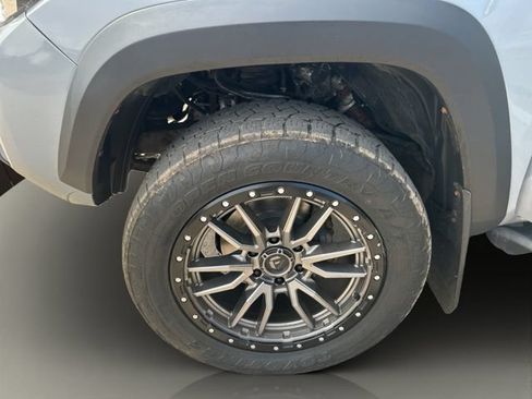 Used 2020 Toyota Tacoma TRD Off-Road AWD/4WD image 16