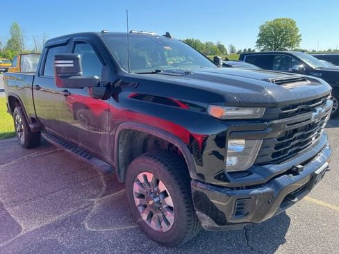 Used 2024 Chevrolet Silverado 2500 Custom w/ Custom Value Package AWD/4WD image 2