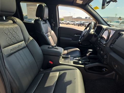 Used 2022 Nissan Frontier PRO-4X w/ Pro-4X Premium Package AWD/4WD image 8