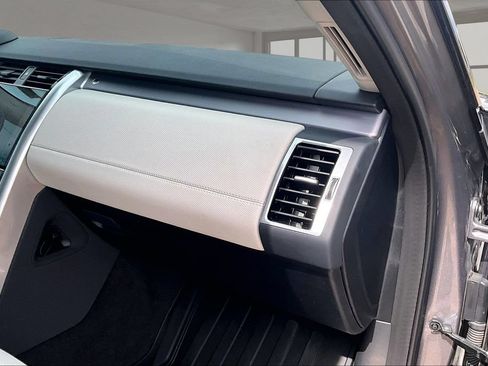 Certified 2025 Land Rover Discovery Dynamic SE AWD/4WD image 15
