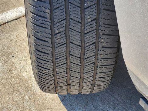 Used 2022 GMC Yukon XL Denali image 11