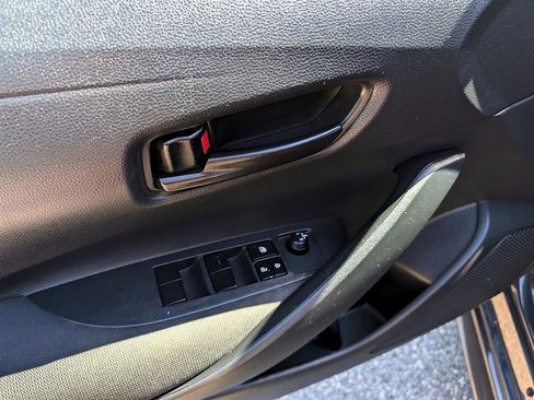 Used 2025 Toyota Corolla LE FWD image 17