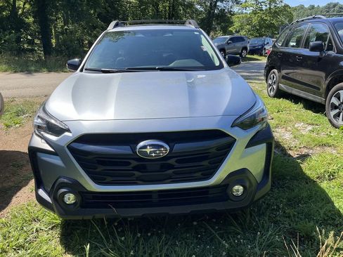 Certified 2025 Subaru Outback Premium AWD/4WD image 6