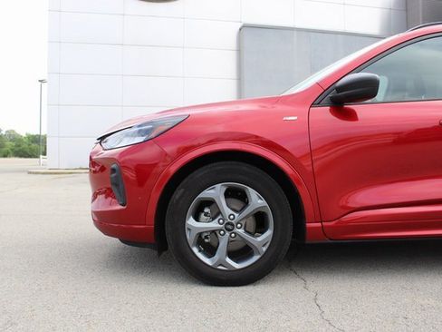 Used 2023 Ford Escape ST-Line w/ Cold Weather Package FWD image 9