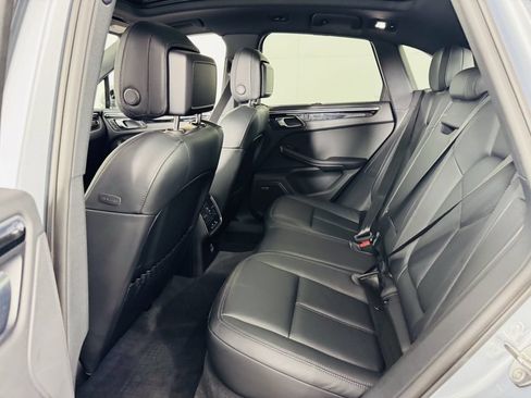 Used 2024 Porsche Macan AWD/4WD image 21
