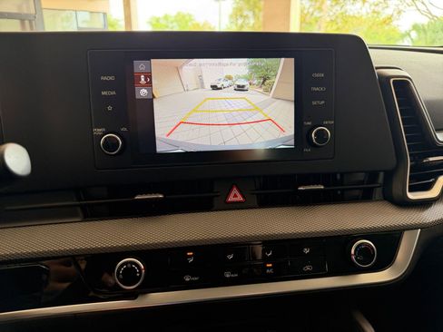 Used 2025 Kia Sportage LX image 17