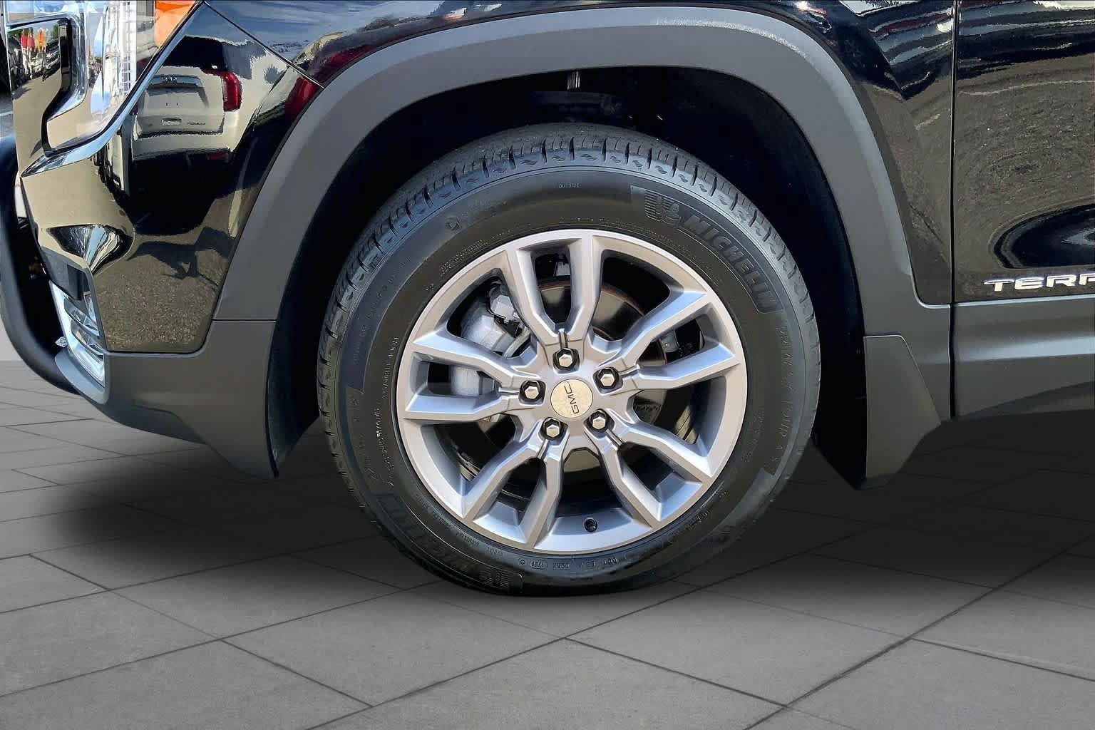 Used 2022 GMC Terrain SLT AWD/4WD image 11