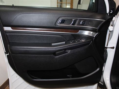 Used 2017 Ford Explorer Limited AWD/4WD image 38