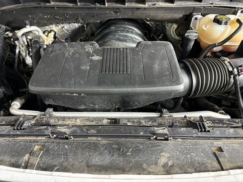 Used 2024 Chevrolet Suburban LT image 46