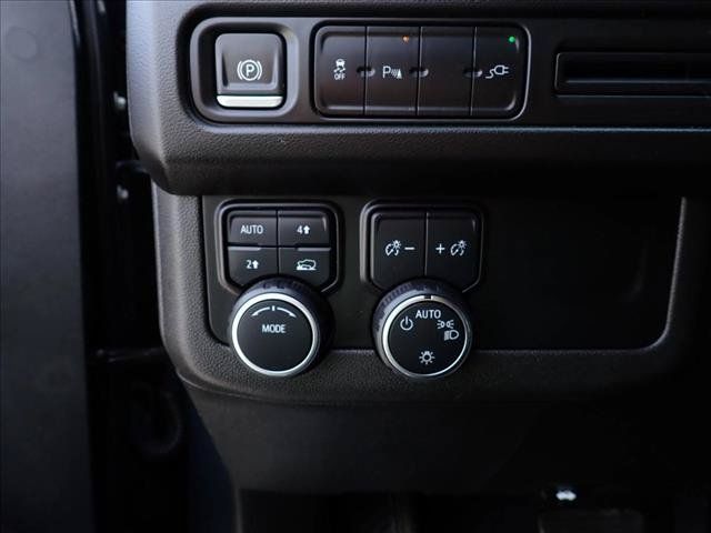 Used 2021 Chevrolet Suburban LT AWD/4WD image 19