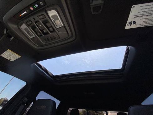 Used 2025 Chevrolet Silverado 2500 High Country w/ Technology Package AWD/4WD image 15