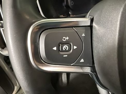 Used 2023 Volvo XC40 B4 Ultimate FWD image 15