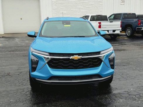Certified 2025 Chevrolet Trax LT image 3