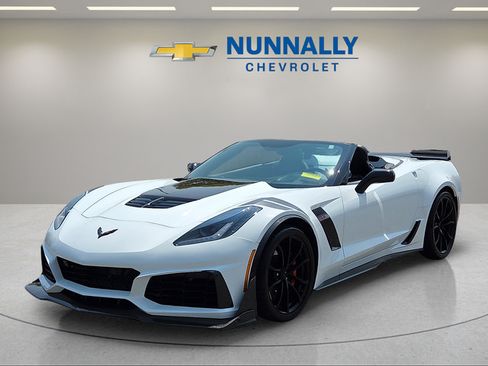 Used 2017 Chevrolet Corvette Z06 RWD image 1