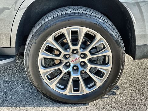 Used 2025 GMC Yukon Denali image 32