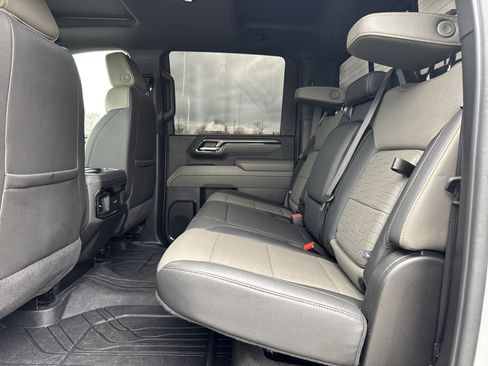 Used 2024 Chevrolet Silverado 2500 ZR2 w/ Technology Package image 30