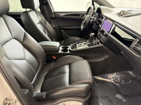 Certified 2022 Porsche Macan image 33