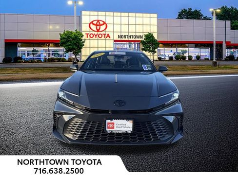 Used 2025 Toyota Camry SE w/ Convenience Package image 5