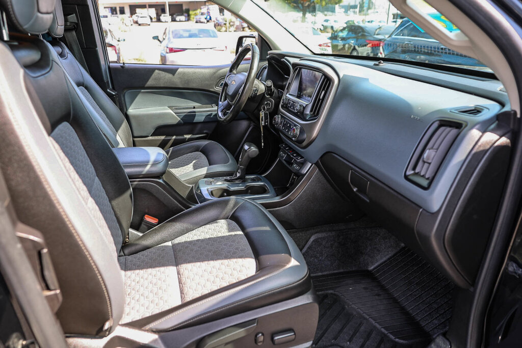 Used 2018 Chevrolet Colorado Z71 w/ Z71 Midnight Edition AWD/4WD image 3