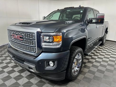 Used 2019 GMC Sierra 2500 Denali w/ Duramax Plus Package AWD/4WD image 1