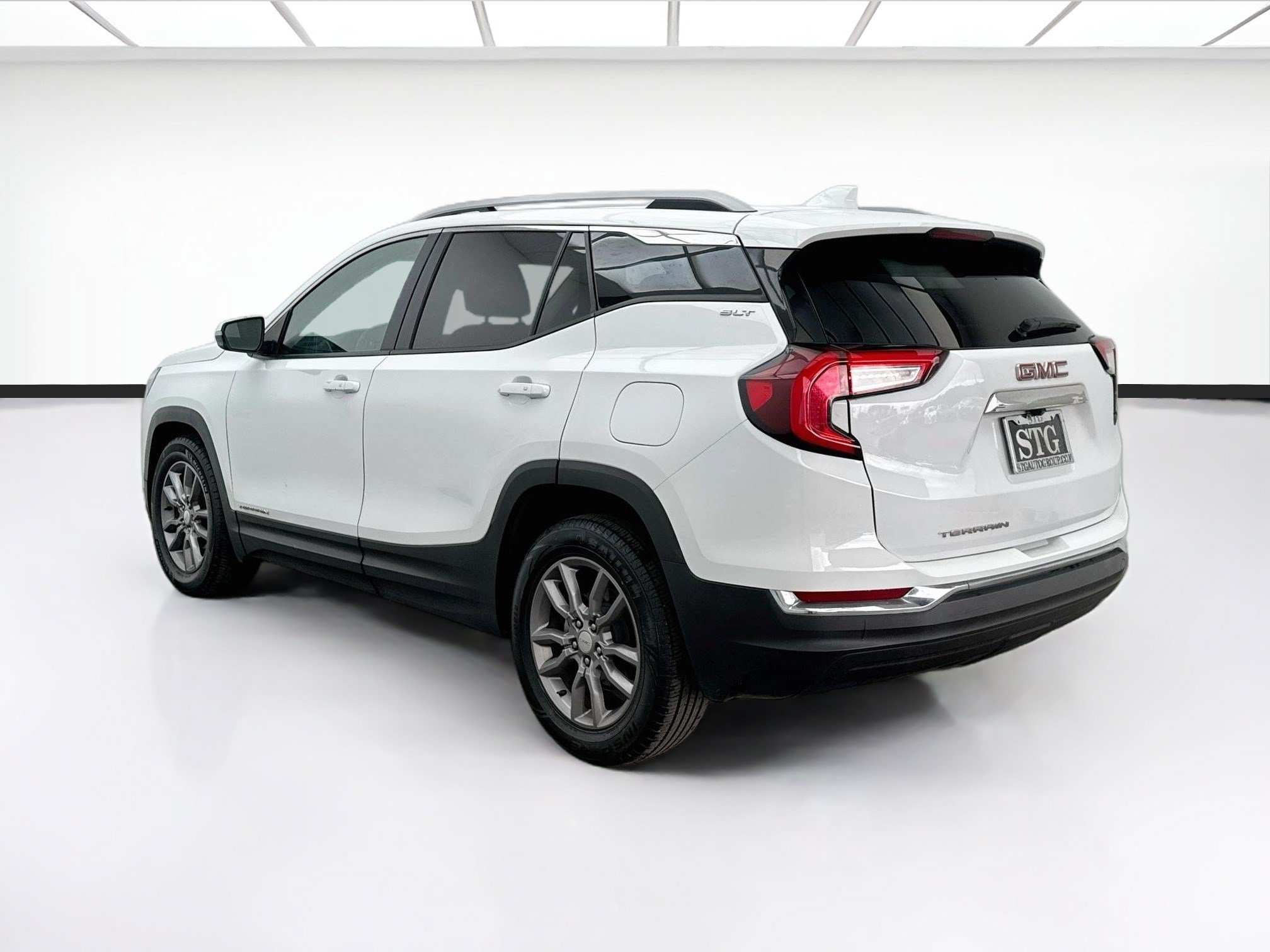 Used 2024 GMC Terrain SLT FWD image 6